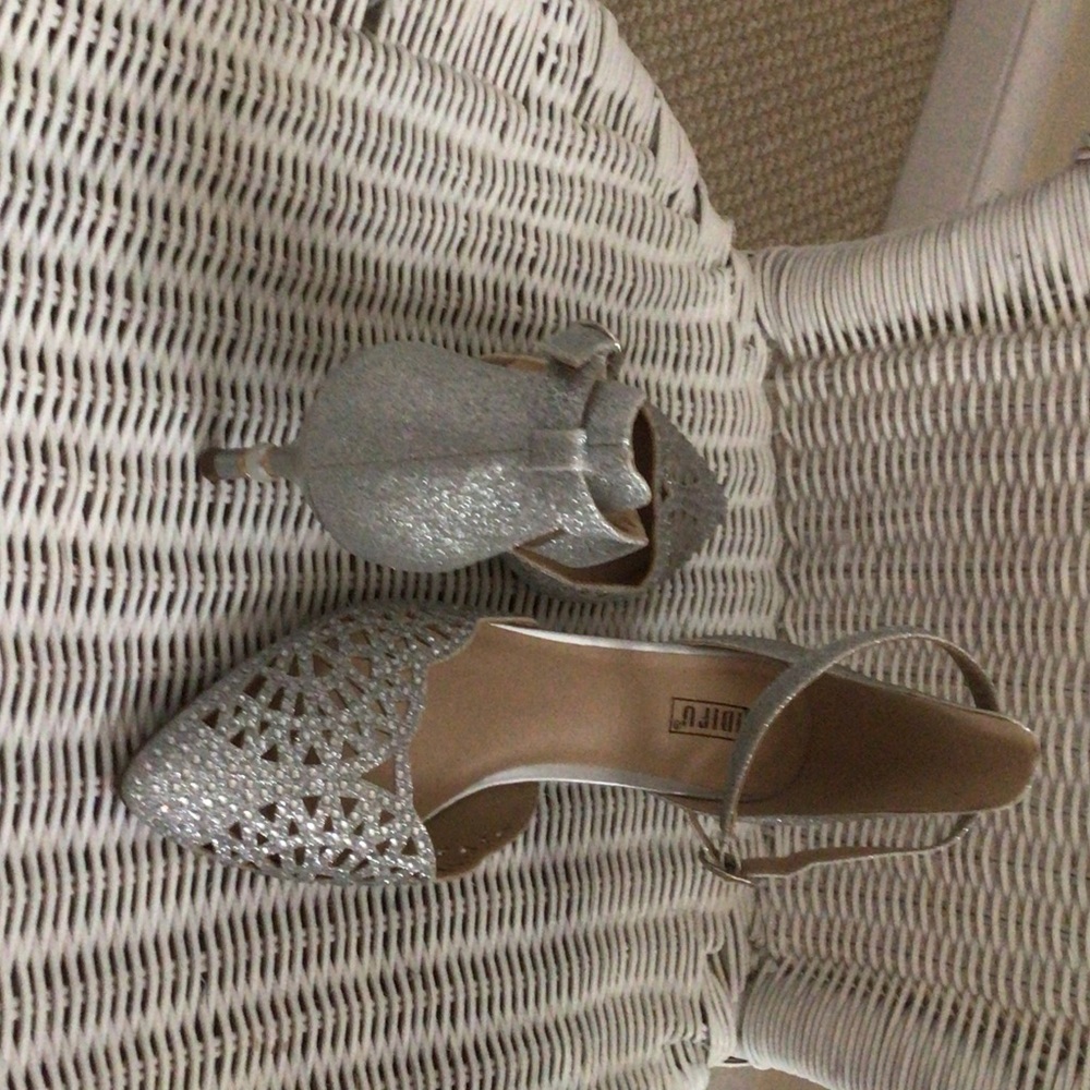 IDIFU Silver Glitter Cutout Pointed Heels with Ankle Strap